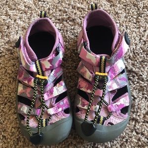 Gently used girls KEEN sandals sz 12
